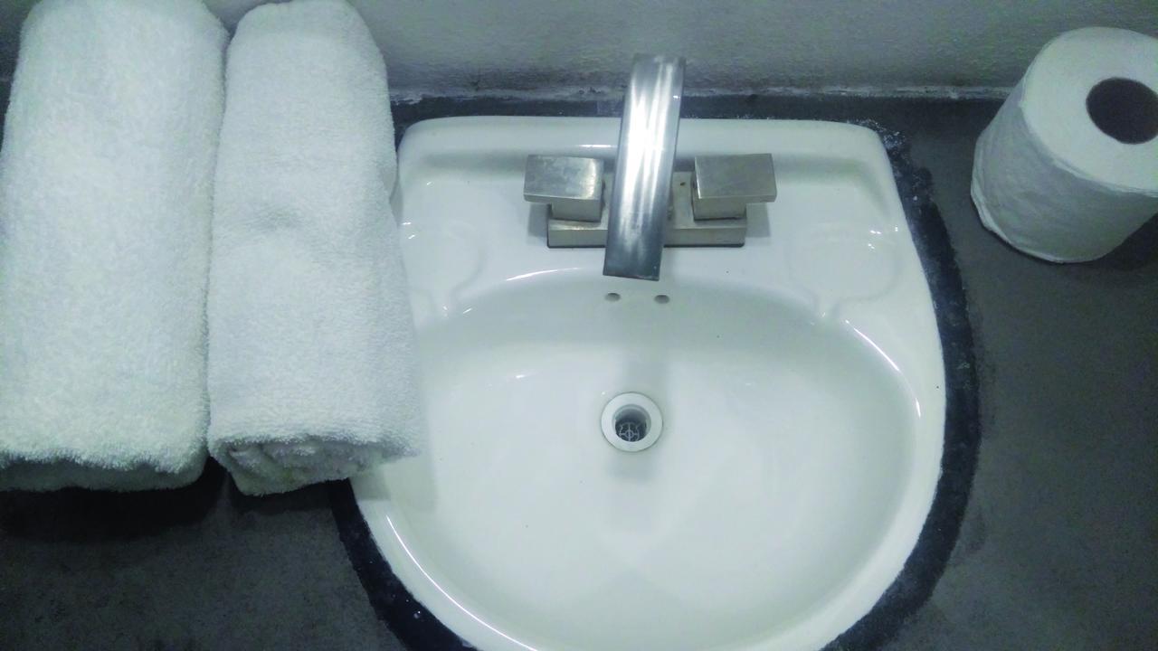 טמאסופו Hotel Falcon מראה חיצוני תמונה